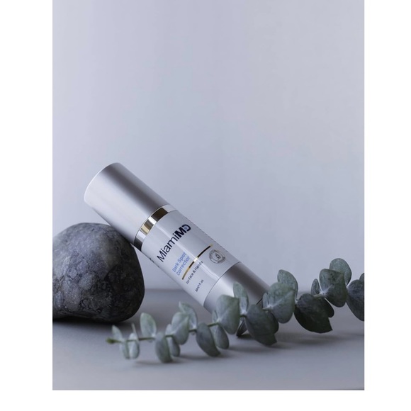 MiamiMD Dark Spot Corrector - Picture 3 of 8